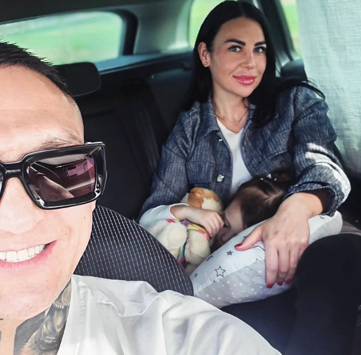 Boráros Gábor barátnőjével és kislányával