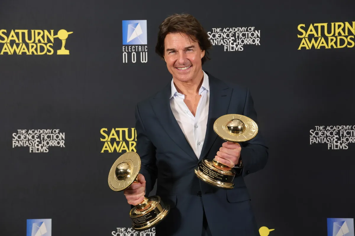 Tom Cruise a Saturn díjátadón 2 díjával.