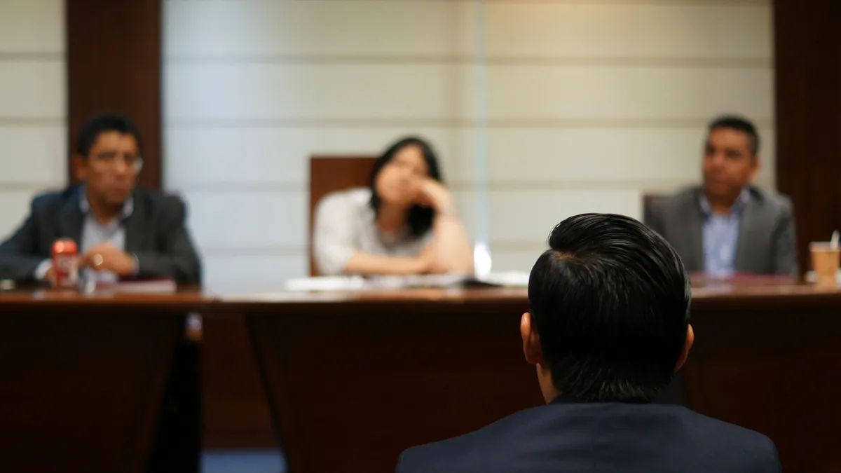 A gátlástalan hálózat tagjai a modern technológiát hívták segítségül, hogy az internetes csalásokból szerzett vagyont profi pénzmosás útján tüntessék el a hatóságok elől