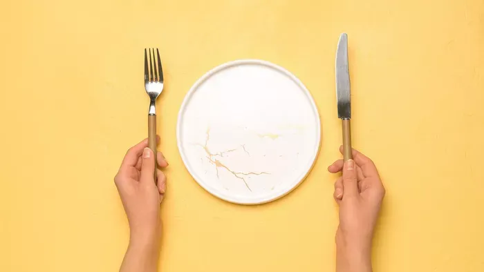 Így tüntesd el pillanatok alatt a karcokat a tányérról