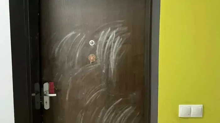 Ezzel a dallal emlékezik megölt lányára Mónika