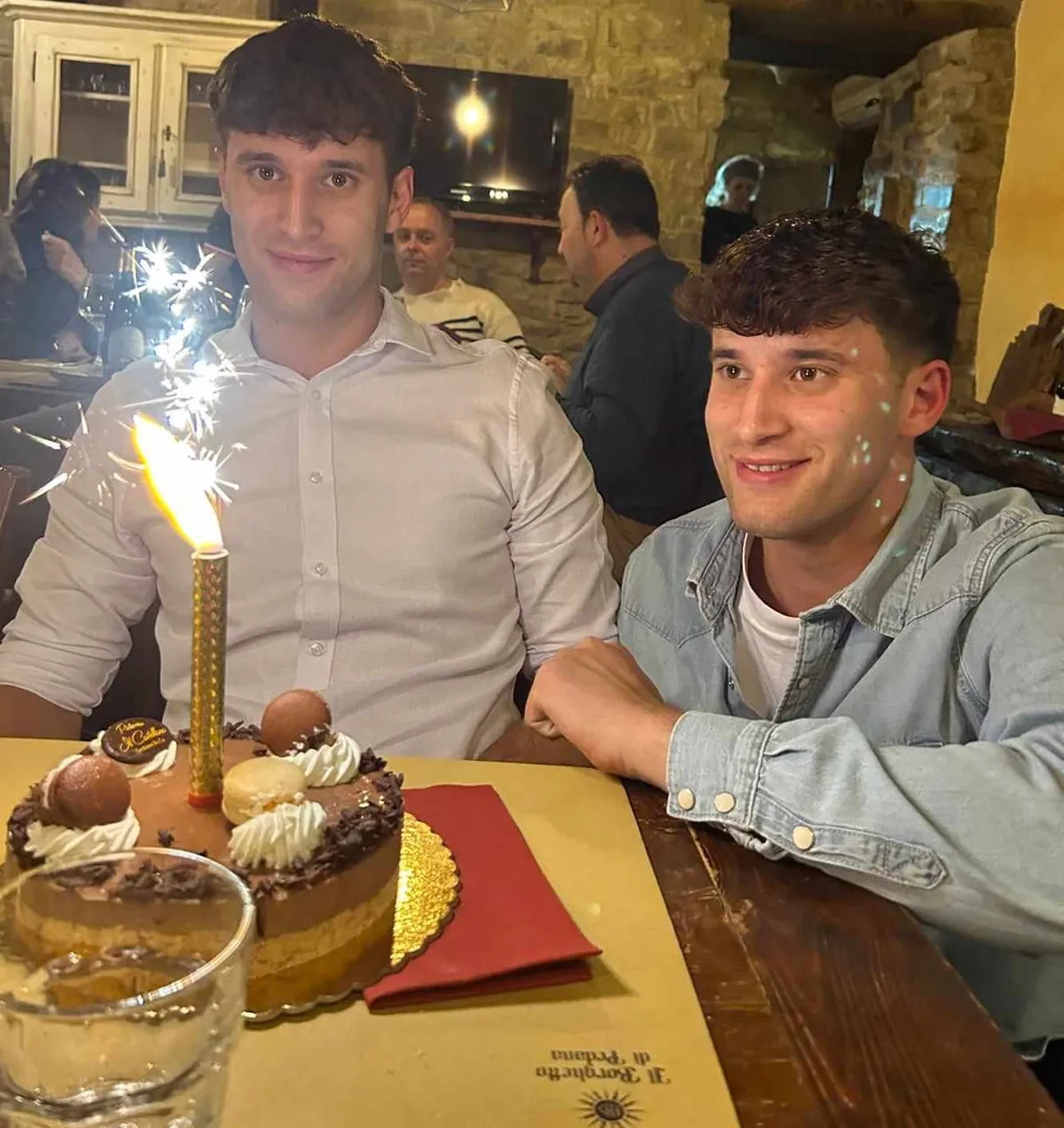 Áramütés végzett az ikerpárral