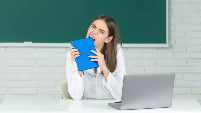 Bizarr betegség: naponta több füzetet is felfalt a tinilány