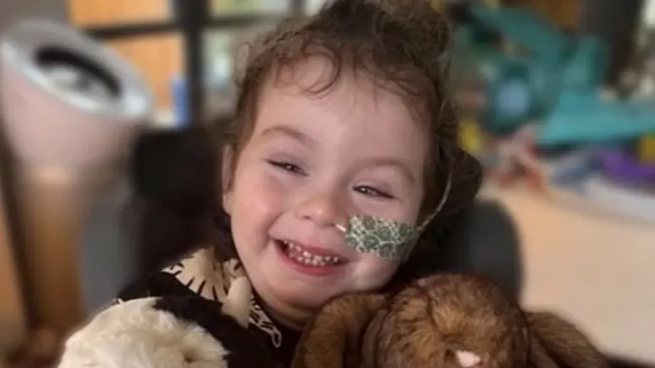 „Még a legnehezebb napokon is emlékeztet minket arra, milyen szép az élet...” - Ritka genetikai betegségben szenved Noah