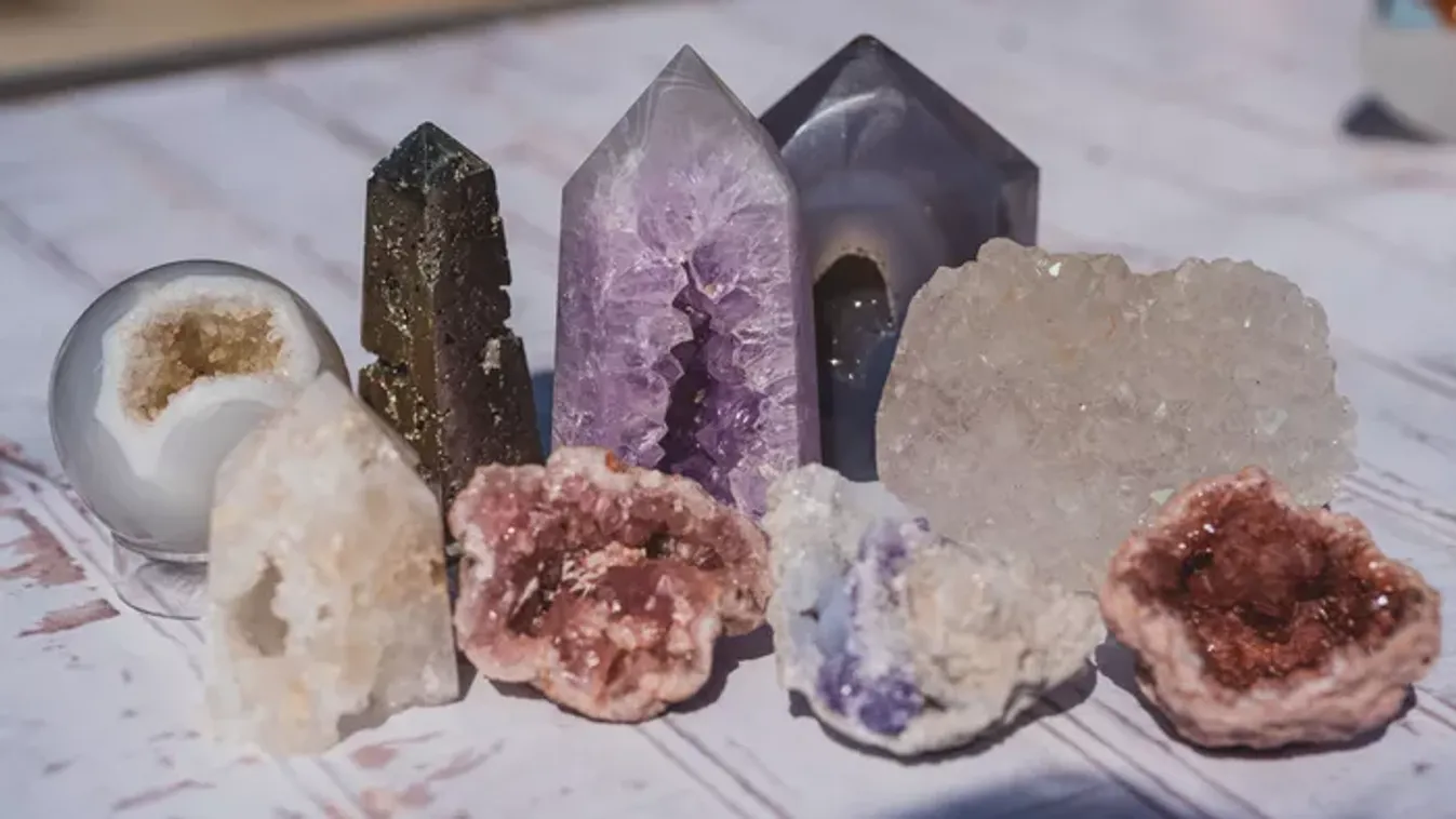 Ez az 5 kristály megvéd az energiavámpírokkal szemben