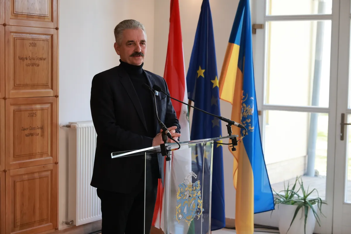 2026.04.09
Mészáros csoport
SUZUKI S-CROSS 1.4 Hybrid GLX típusú gépjárművet adományoz a Bicskei Önkormányzatnak