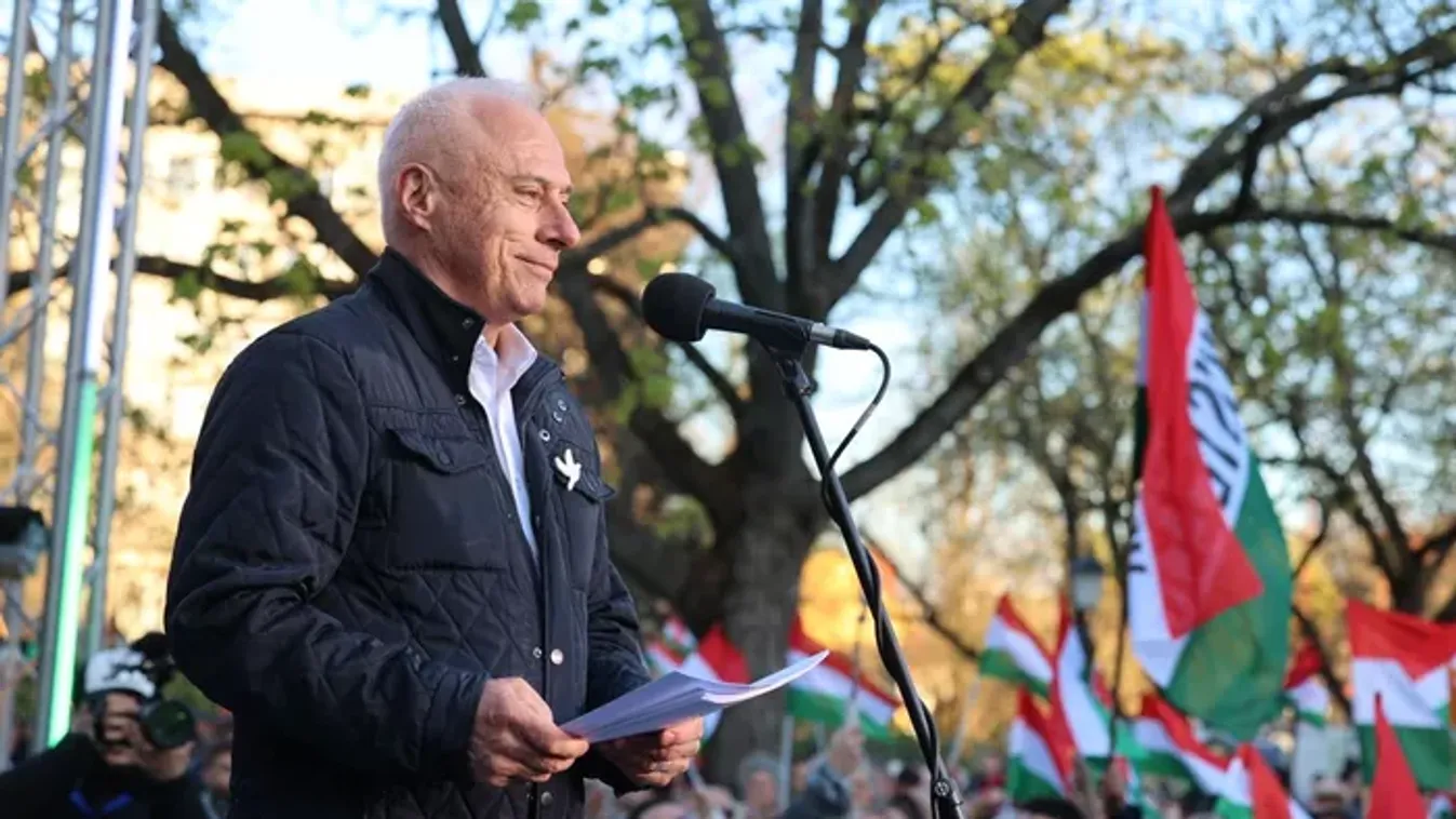 Szabó István a szentesi országjáráson: A Tisza Párt egy hamis zászlós művelet