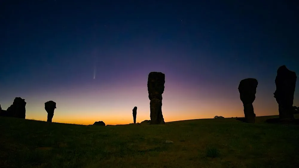 A csádi Ennedi-fennsík sziklaalakzaai naplementekor.