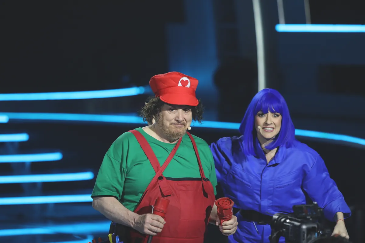 alt=Galambos Lajos és Stana Alexandra a Nagy Duett színpadán