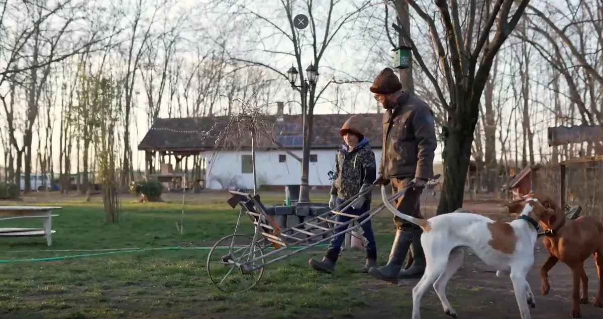 Sipos Mihály és kisfia a Sipos-tanyán A mi történetünk című műsorban