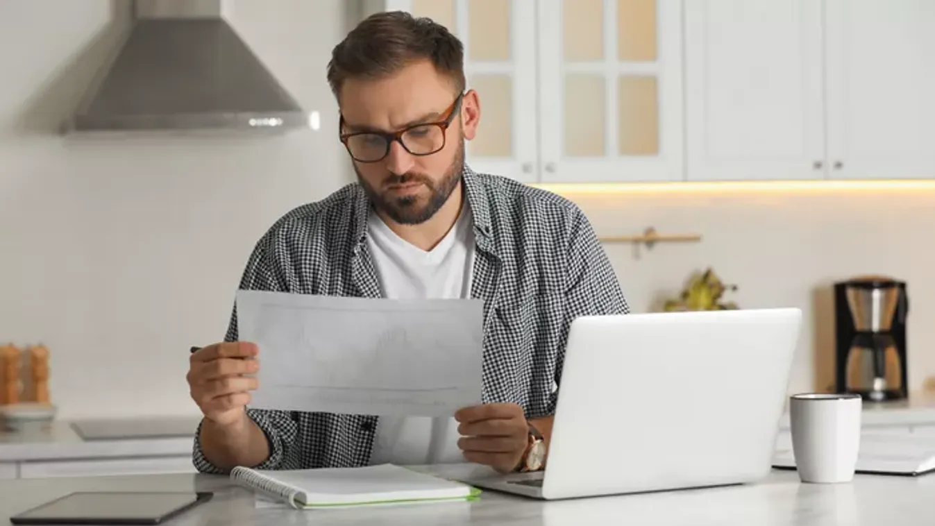 Veszélyben egymillió autós: ma éjfélkor lejár a határidő a NAV-nál