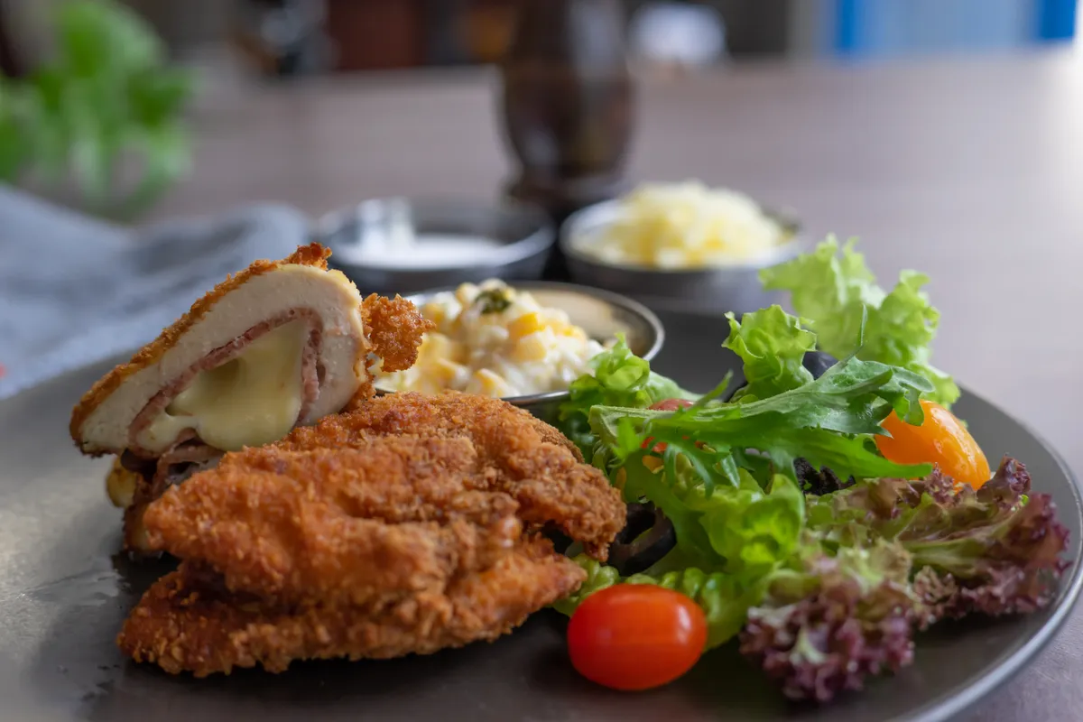 Rántott töltött karaj.