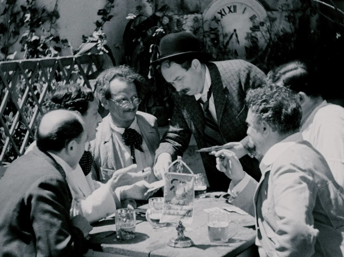 Olyan nevek köthetőek a Hyppolit, a lakájhoz, mint például Kabos Gyula, Jávor Pál és Csortos Gyula.