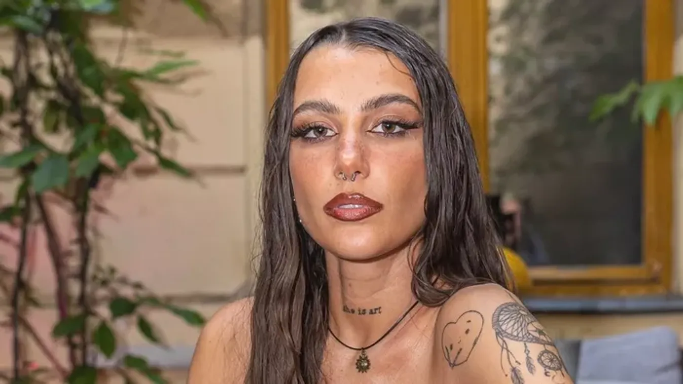 Tóth Andi olyan forró fotókat rakott ki magáról, hogy szinte perzselik a képernyőt