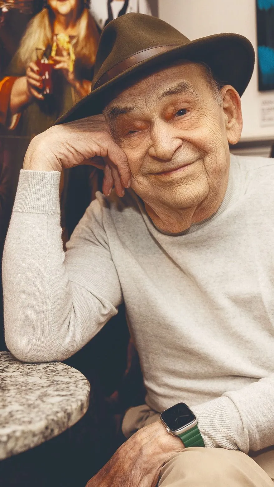 Bodrogi Gyula 92 évesen is szeli az utakat!