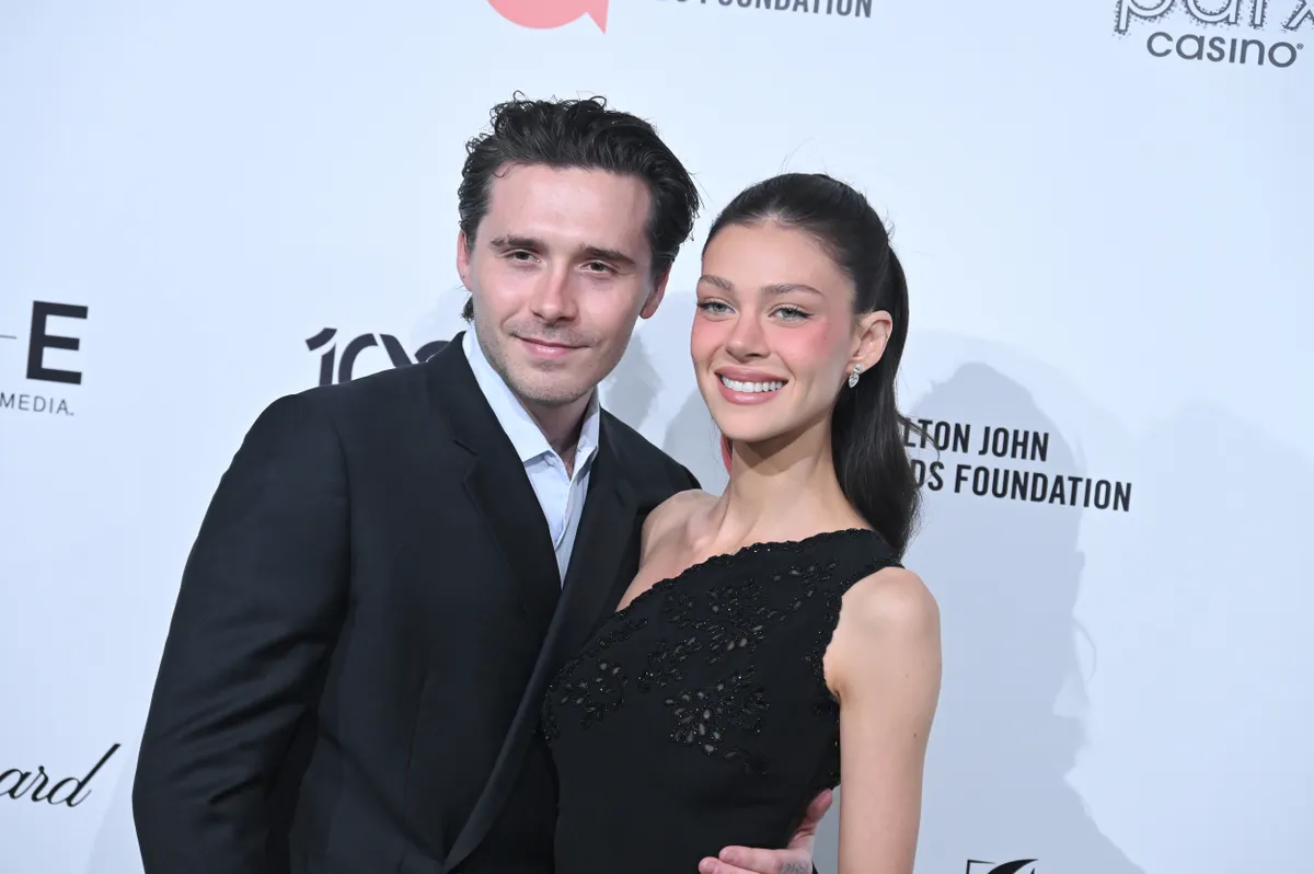 Brooklyn Beckham minden lehetőséget megragad, hogy feleségével, Nicola Peltz-cel odaszúrjon Victoria Beckham-nek