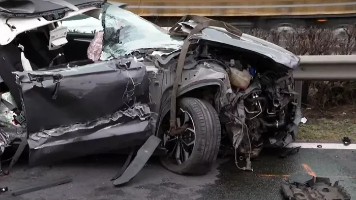 Megrázó fotók: esélye sem volt a sofőrnek a túlélésre