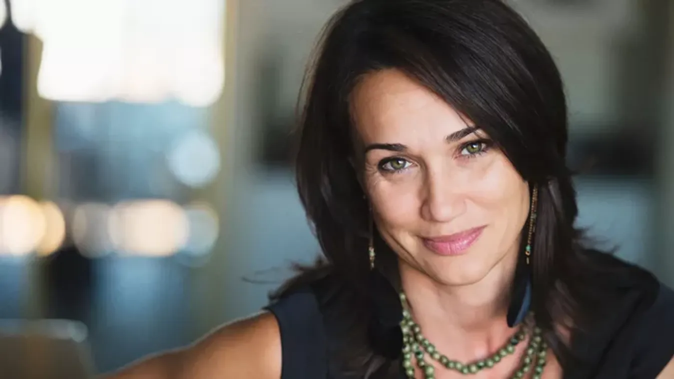 Fekete haj, ragyogó tekintet, erős kisugárzás – Ezeket válaszd, ha fiatalos megjelenésre vágysz