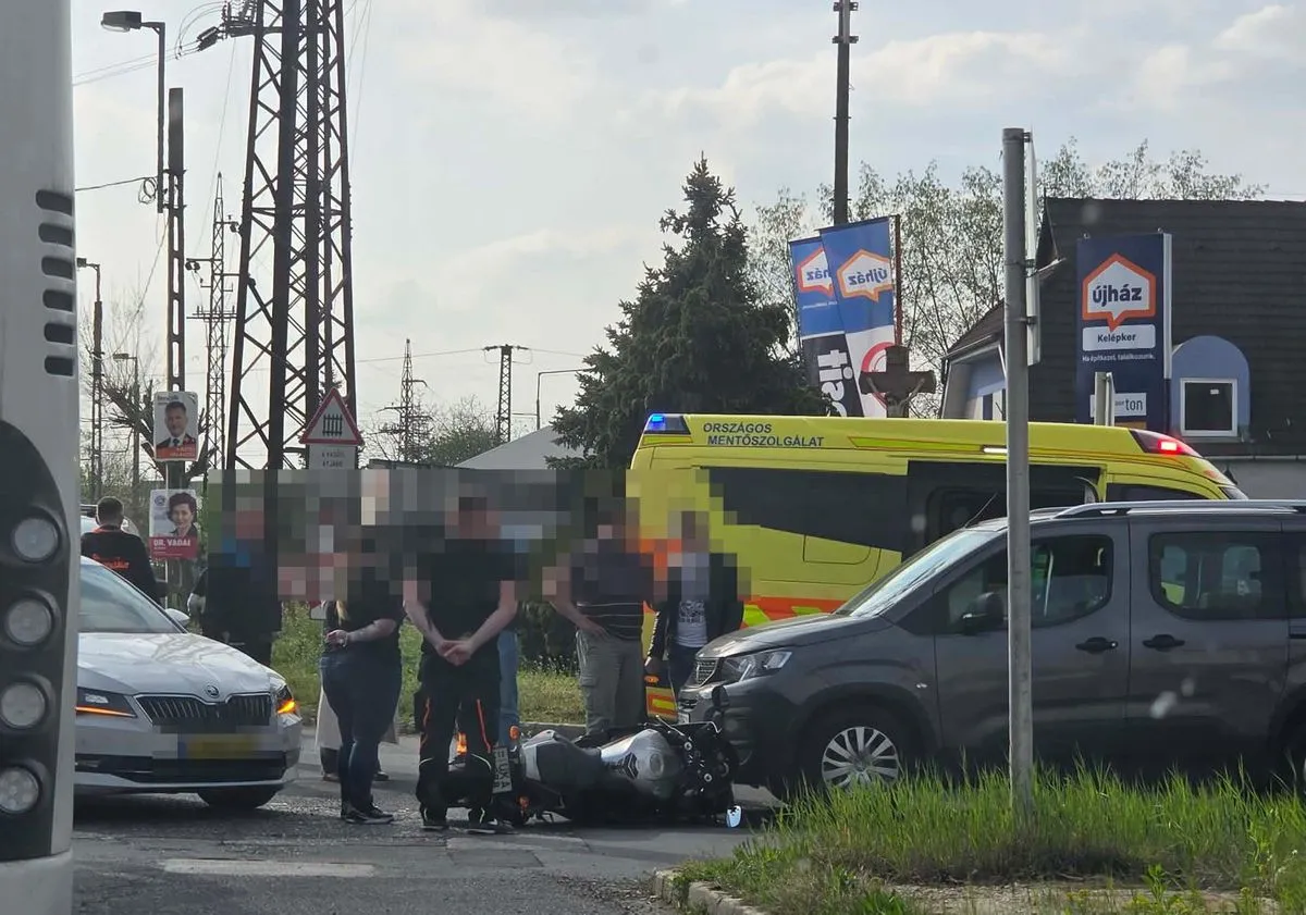 Motorbaleset Tatabányán