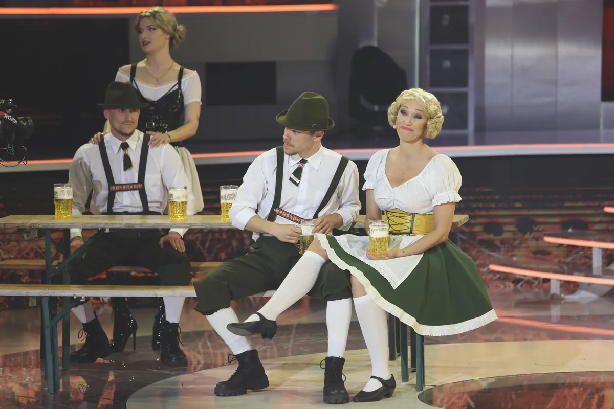 Gallusz Niki bajor menyecskének öltözött A Nagy Duett elődöntőjében