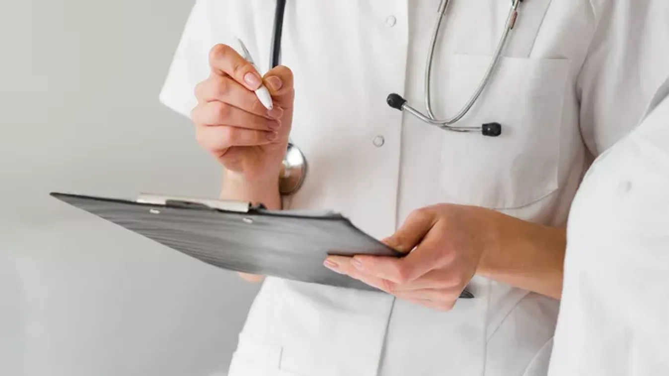 Azt hitte, egyszerű izomrángás: gyógyíthatatlan betegséggel diagnosztizálták a 23 éves nőt