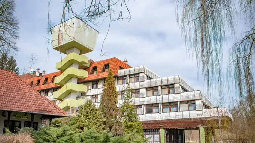 Rejtélyesen tűntek el a tóparti szállóból