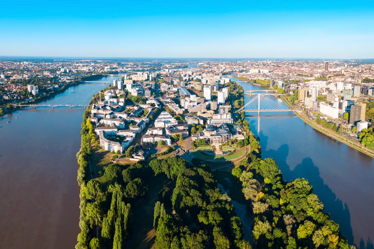A Loire partján fekvő Nantes látnivalói a város számos pontján megtalálhatók.
