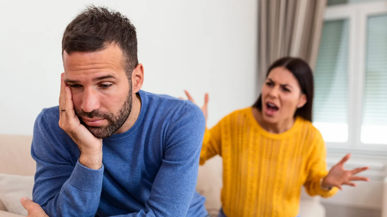 A személyiségteszt szerint toxikus nő vitázik.