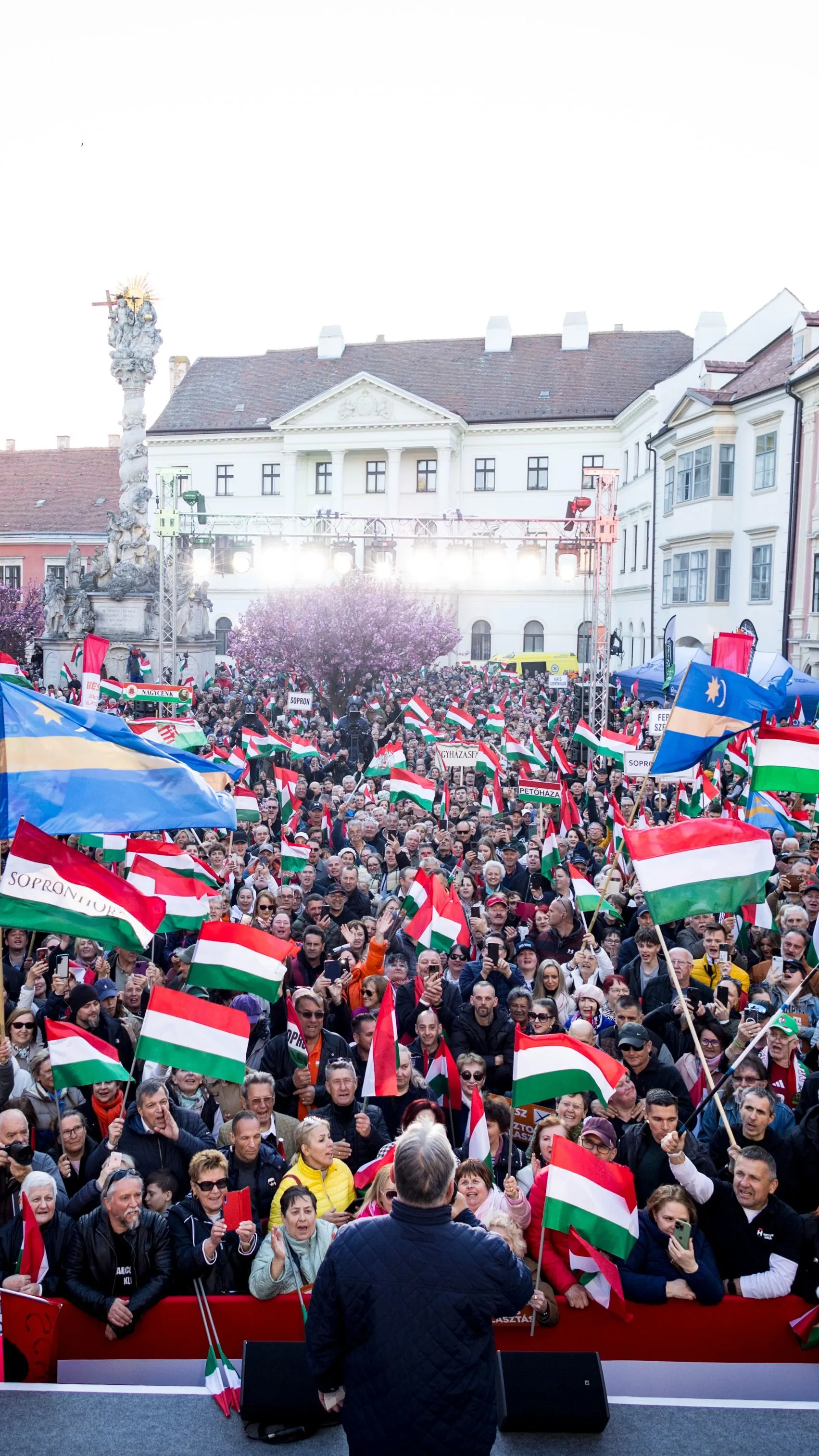 Letartolta a netet a Fidesz kampánydala!