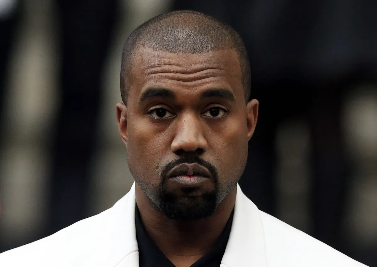 Kanye Westet brutális balhéja: beperelték, miután leütött egy férfit