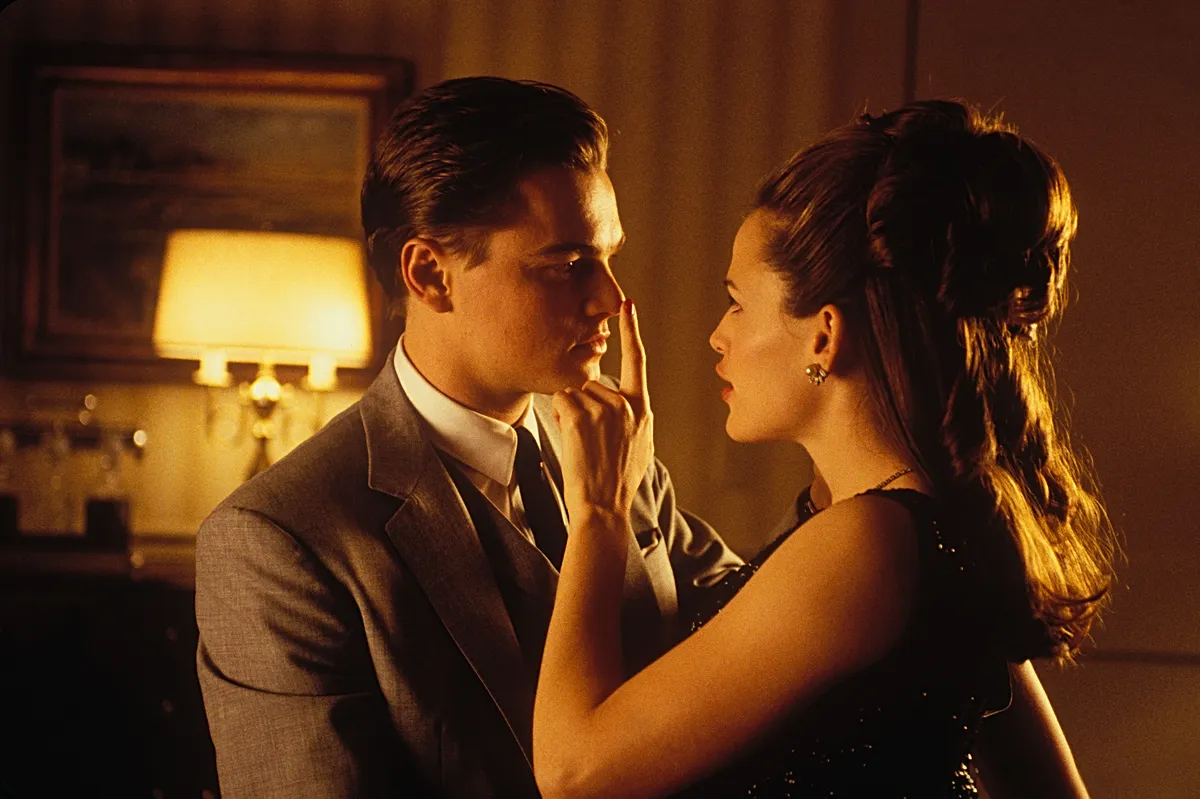 Leonardo DiCaprio és Jennifer Garner a kapj el, ha tudsz című filmben.