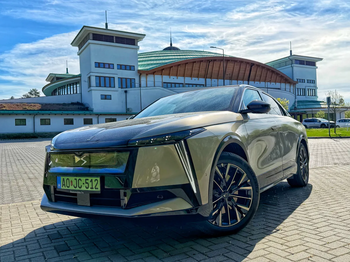 DS N°8 teszt: egy fotó az autó elejéről