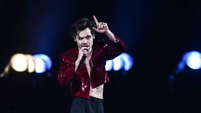 Hoppá! Eljegyezte szerelmét Harry Styles?