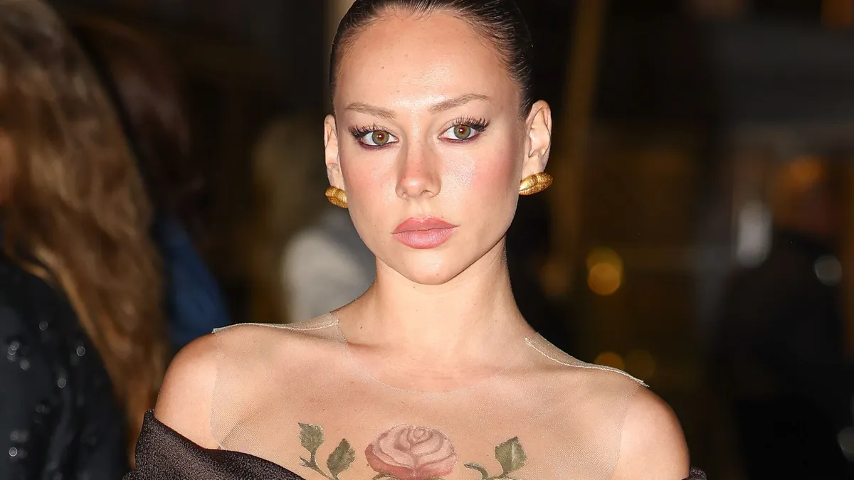 Érzéki és provokatív, a Netflix szexbombája csavarta el a futballsztár fejét