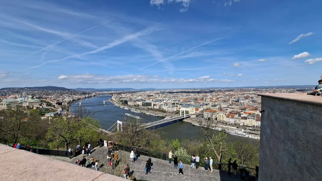 Kilátás a pesti oldalra. 