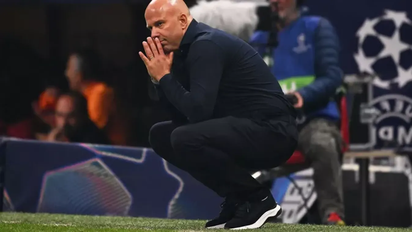 Arne Slot is tanácstalan, nem akárki tűnt fel Szoboszlaiék mellett