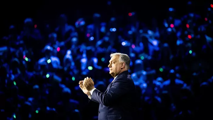 Orbán Viktor ezzel a busszal járja ma az országot