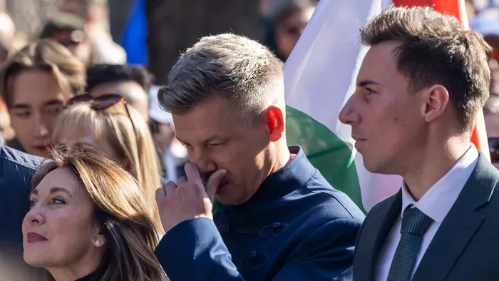 Volt embere buktatta le a Tisza Pártot