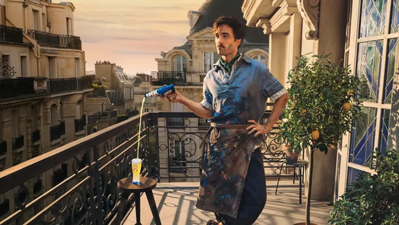 Robert Pattinson három szerepben is lenyűgözi a közönséget