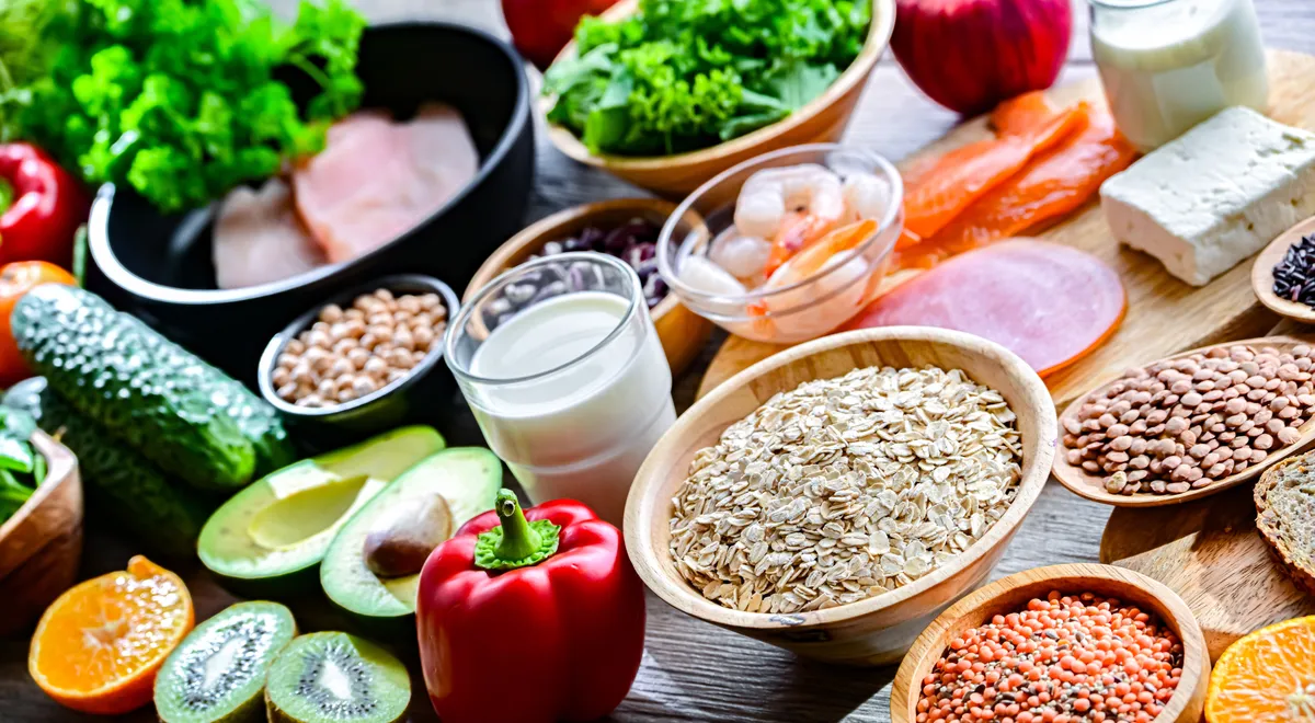 Inzulinrezisztencia esetén fogyasztandó, rostban gazdak ételek, mint zöldségek, gyümölcsök, hüvelyesek, magvak