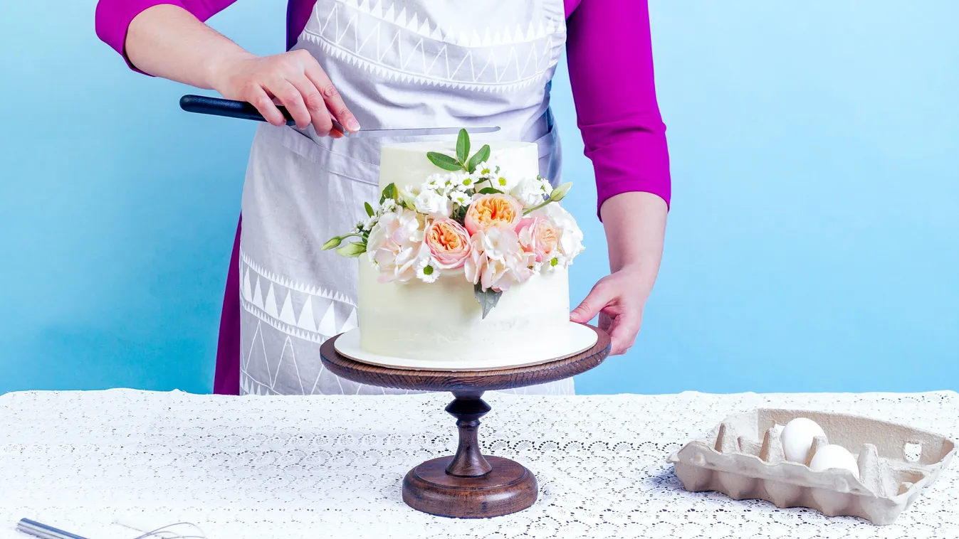 Költséghatékony és pénztárcabarát megoldás a nagy napra: így készíts esküvői tortát házilag