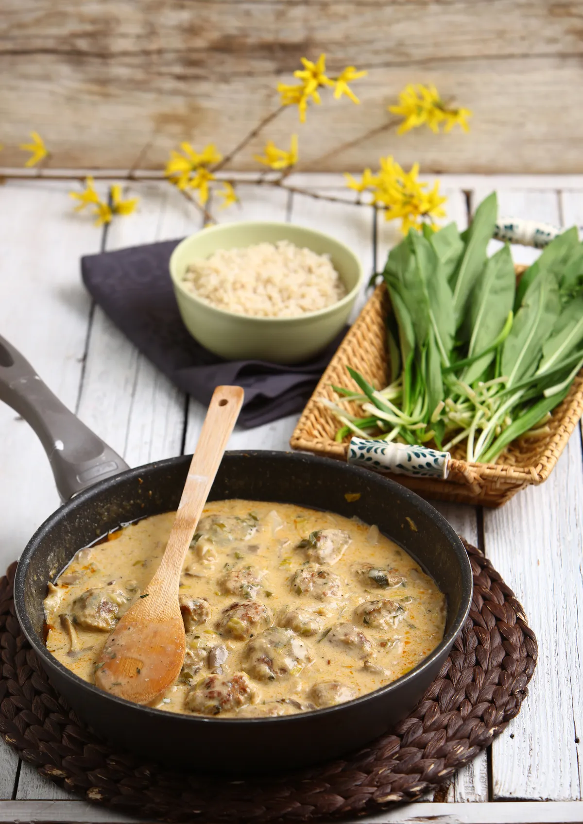 Medvehagymás recept: medvehagymás húsgolyó gombaszósszal.