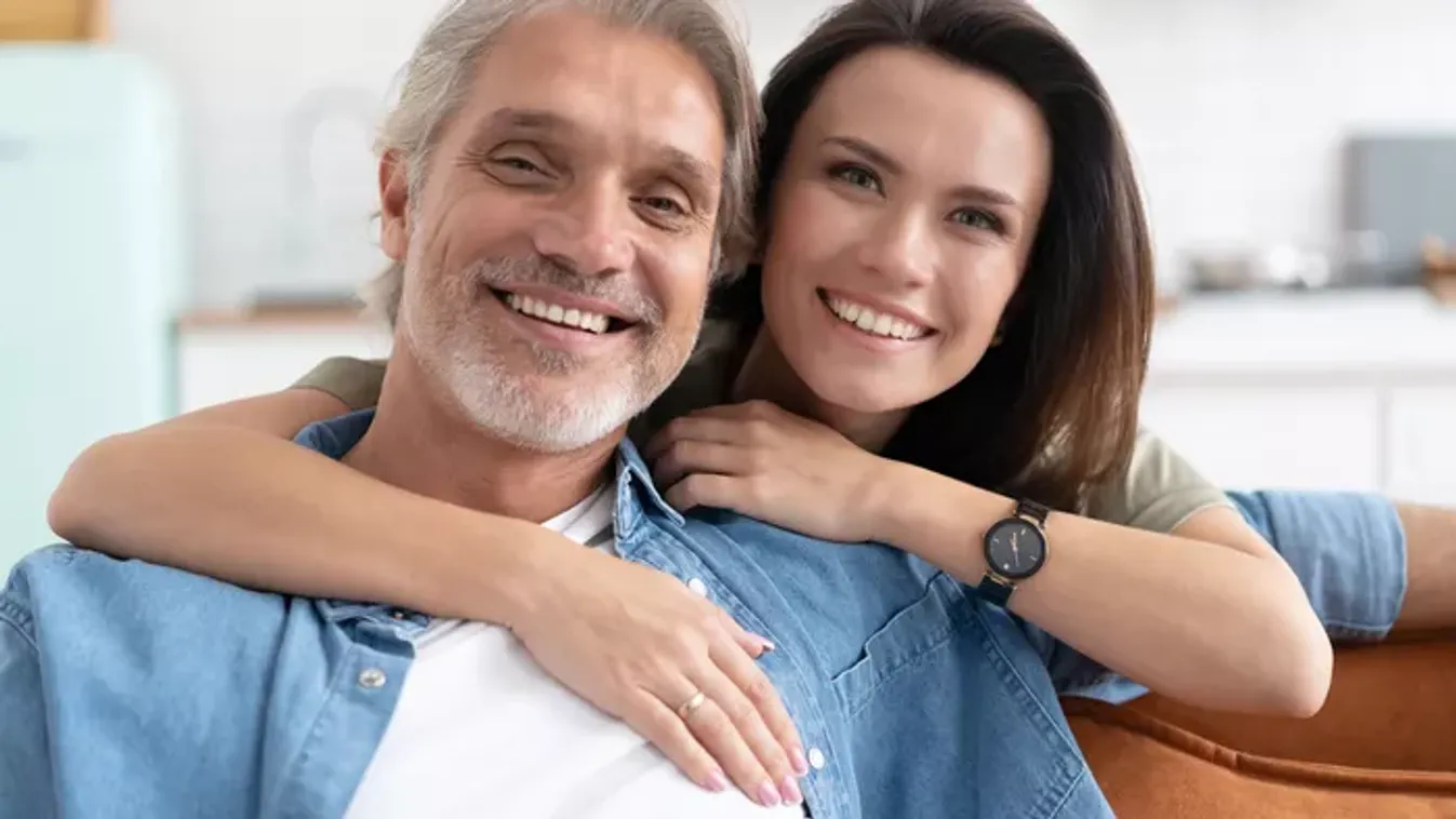 Ez az 5 csillagjegy gyakran idősebb partnerbe szeret bele