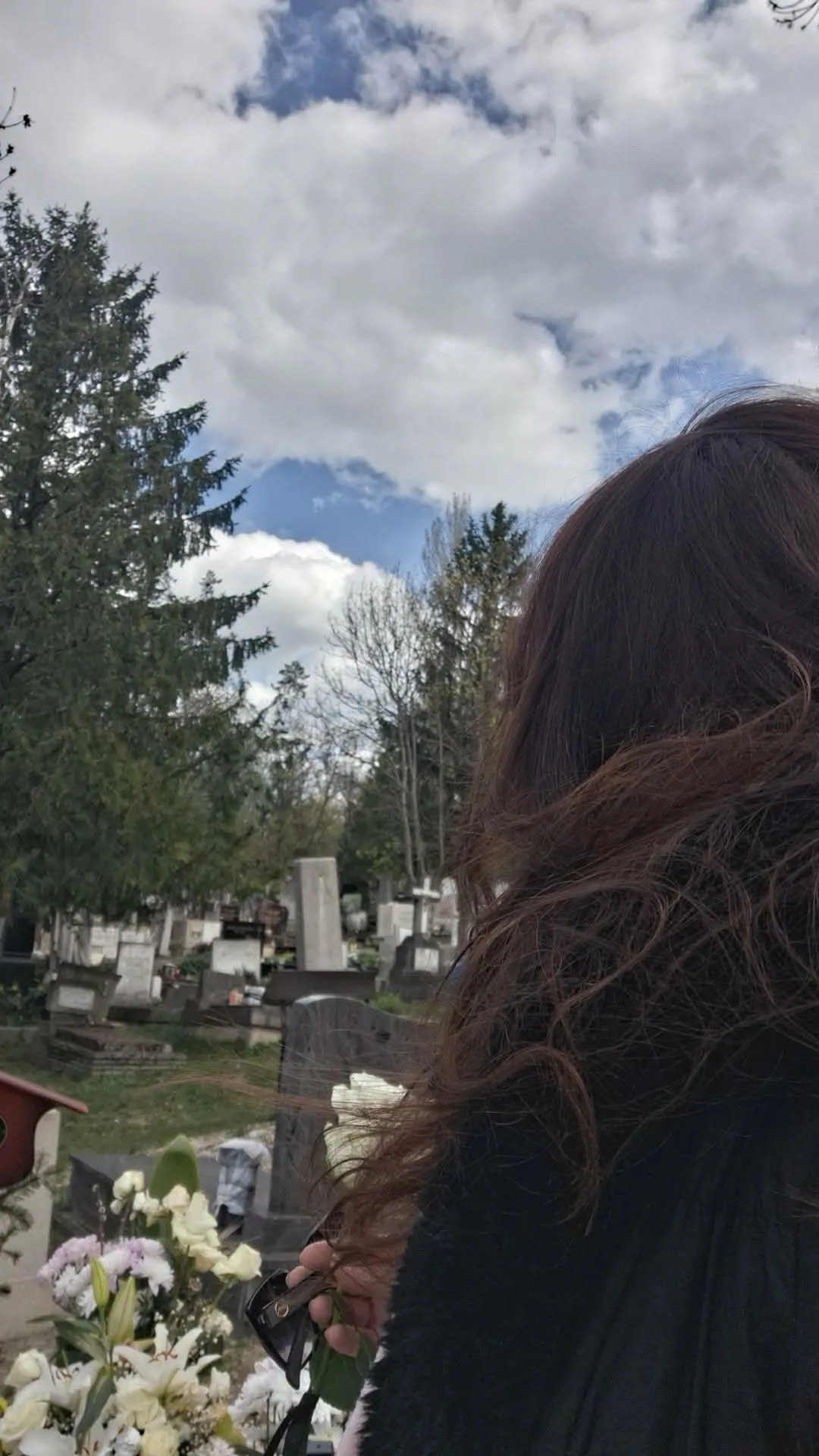 Szilvi úgy érezte, hogy a megnyugvást Fenyő Miklós sírjánál kaphatja meg