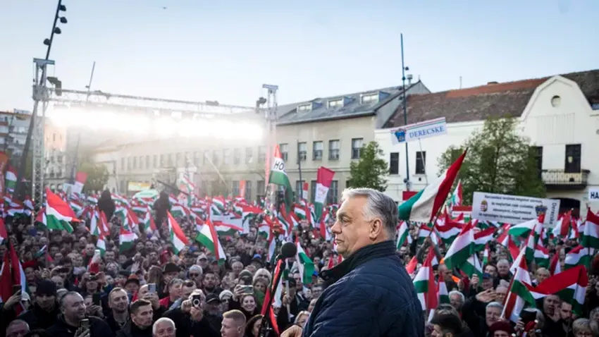 Hatalmas tömeg várta Orbán Viktort Debrecenben