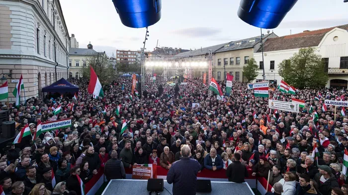 Ilyen brutális tömeg fogadta Orbán Viktort Debrecenben