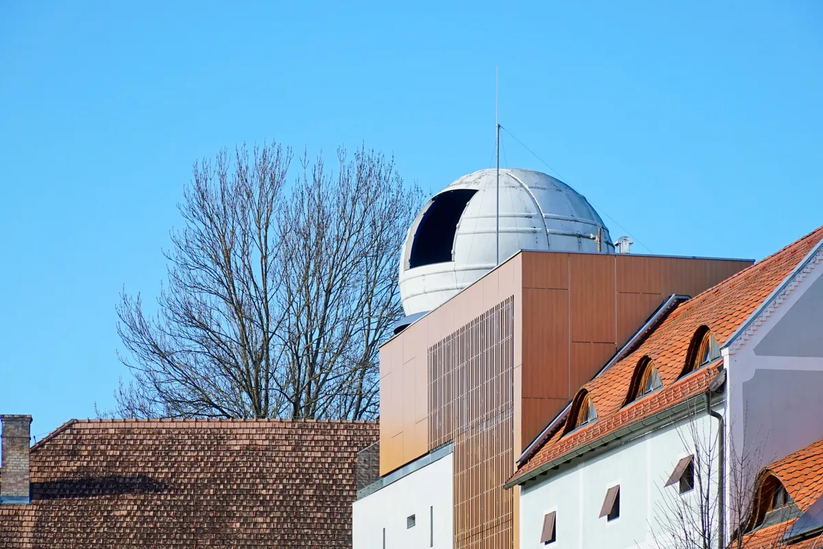 A Pannon Csillagda gömbalakú kupolája.