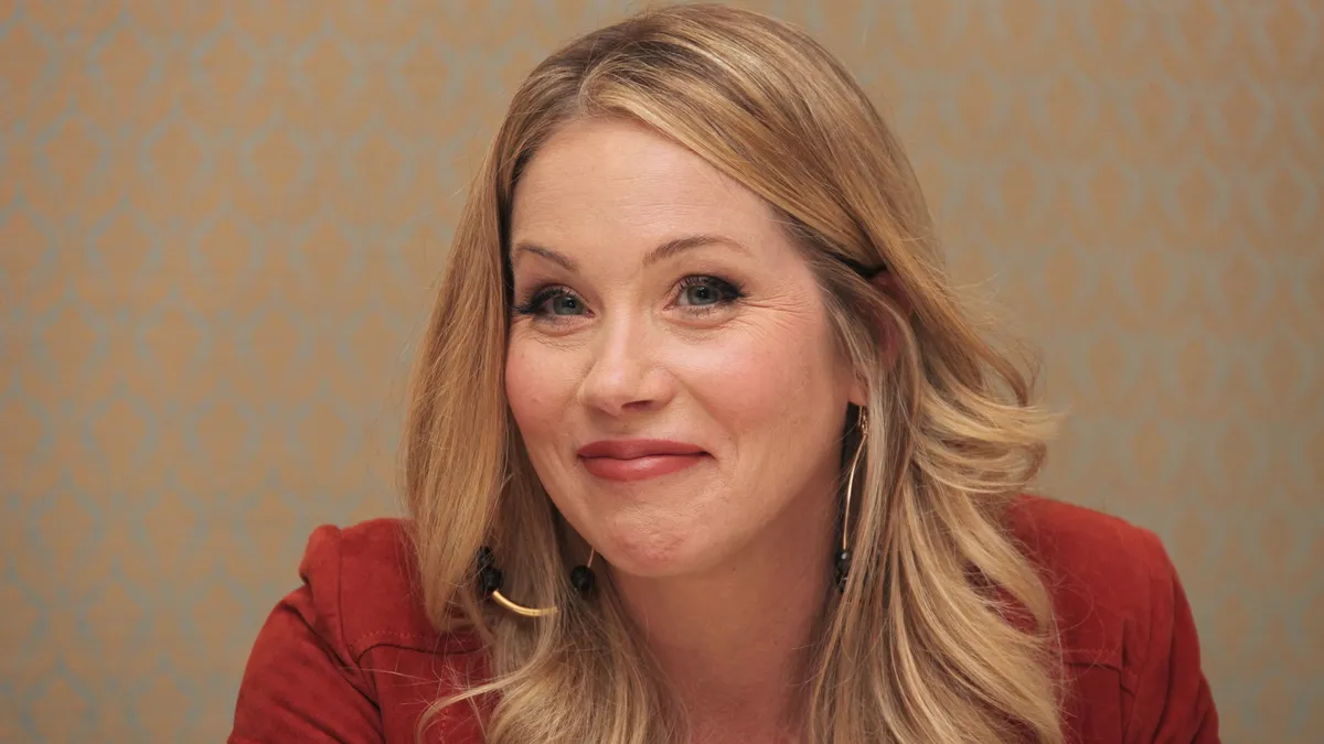 „Talán nem lesz holnapja” – Pokoli a helyzet! Christina Applegate ilyen állapotban szenvedhet a kórházban