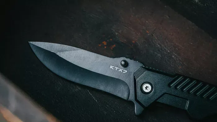 "Elvágom a torkodat, megdöglesz" - részeg férfi rendezett családi vérfürdőt