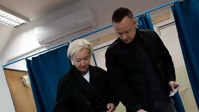 Szijjártó Péter korán kelt, már le is adta a szavazatát